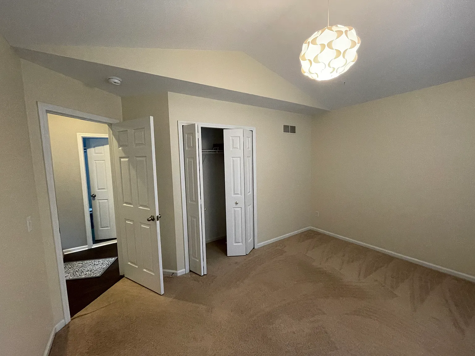 4 bed, 2474 sqft, $2,500 — Photo 2