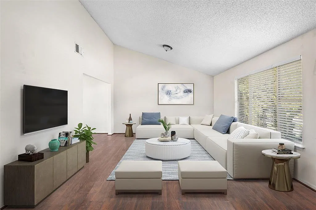4 bed, 2.5 bath, 2060 sqft, $1,950 — Photo 2