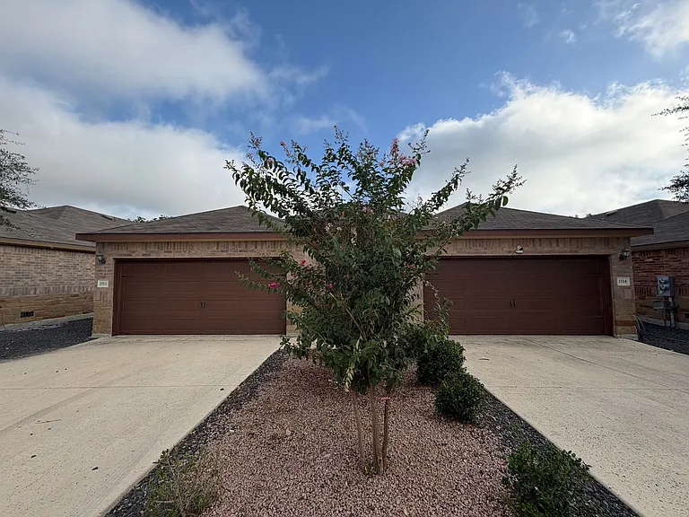 1112 Stanley Way — Photo 2
