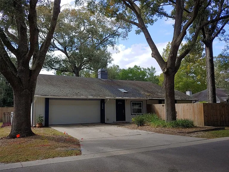 1034 SW 79th Ter — Photo 3