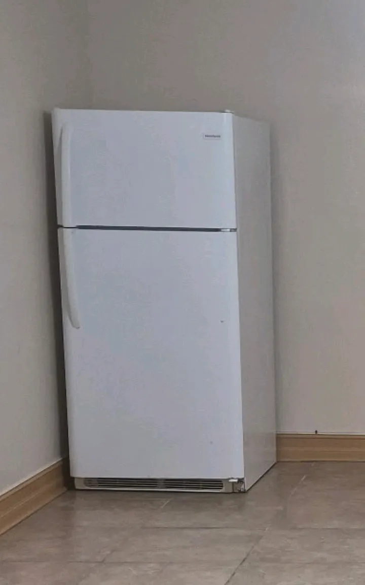 3 bed, 1000 sqft, $2,000 — Photo 1