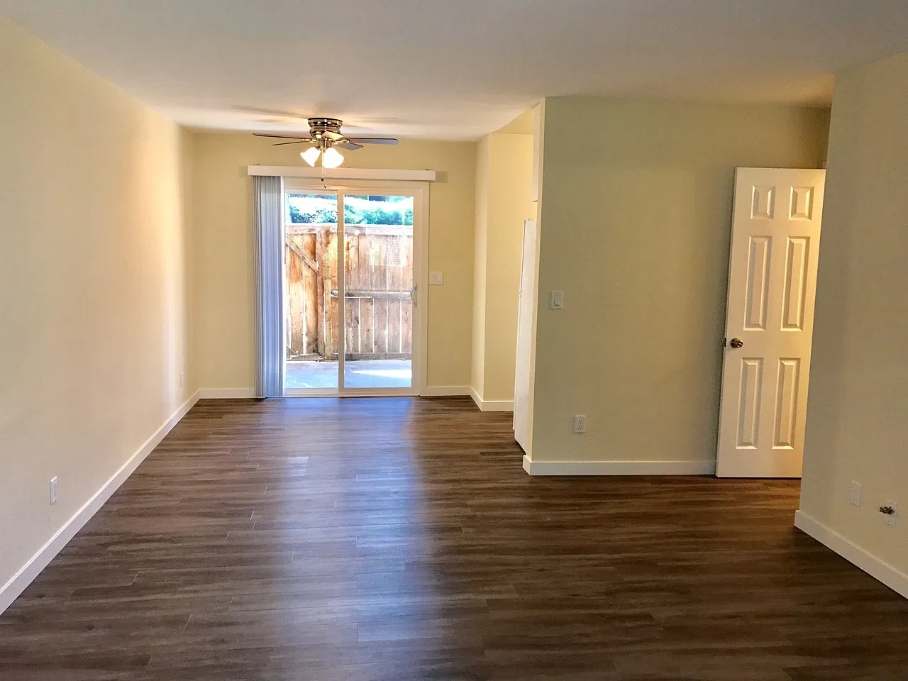 For Rent - Beautifully Remodeled 3br/1.5ba 1215 Sf Townhouse In Penasquitos Pines — Photo 2