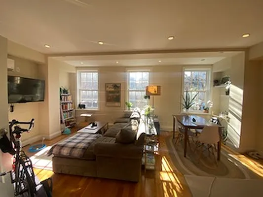 Rented by R New York | media 26