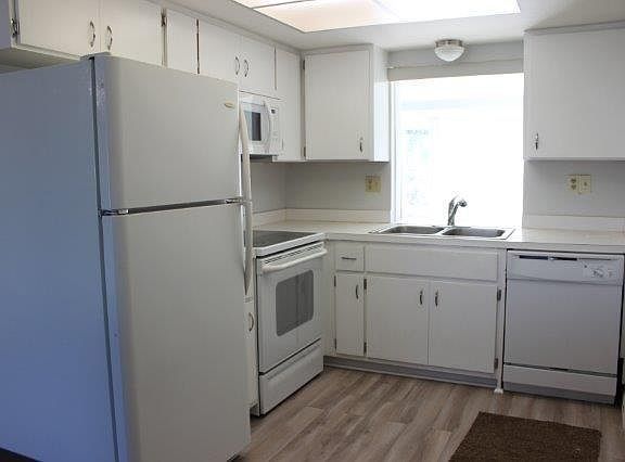 3rd image of 3161 Saint James St