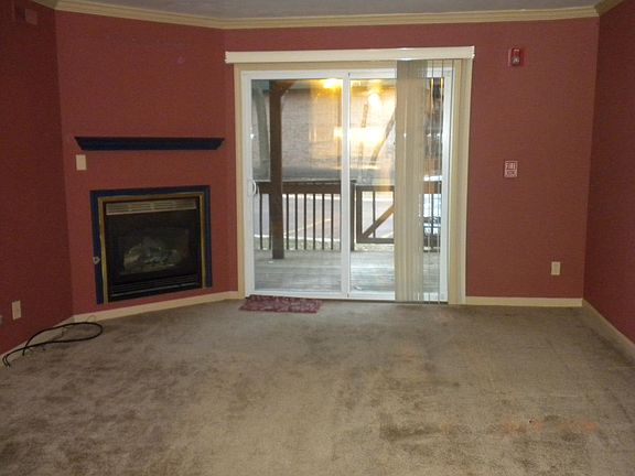 Living Room w/FirePlace