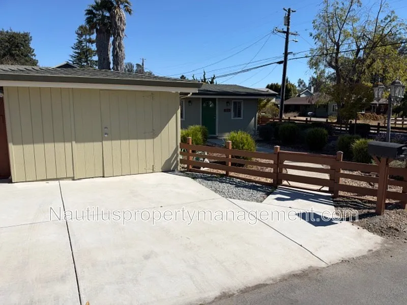 2 bed, 1.0 bath, 876 sqft, $4,000 — Photo 4