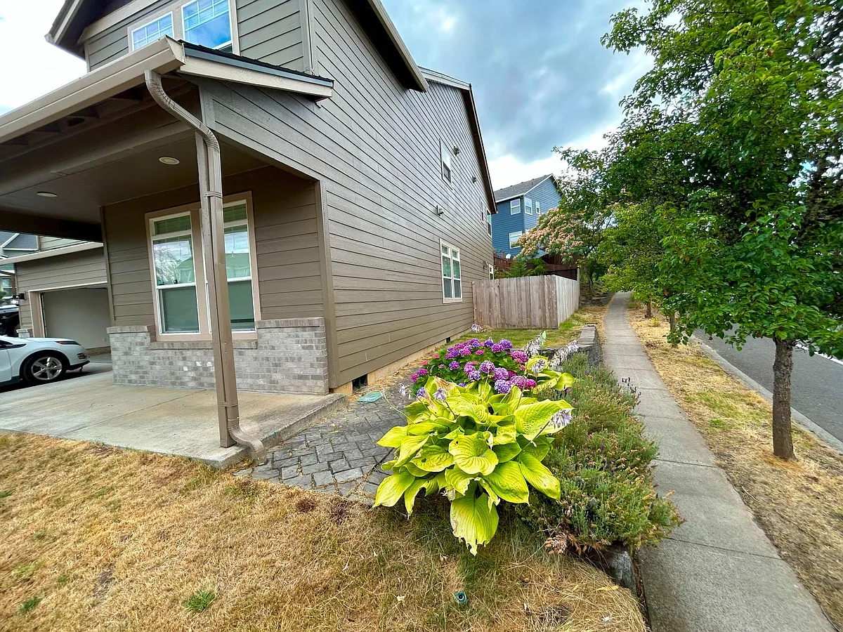 Building Photo - 721 N 16th Ct