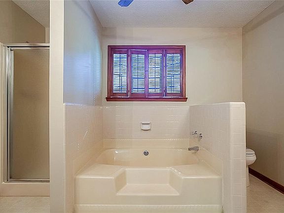 4th image of 2622 Creek Hollow Dr