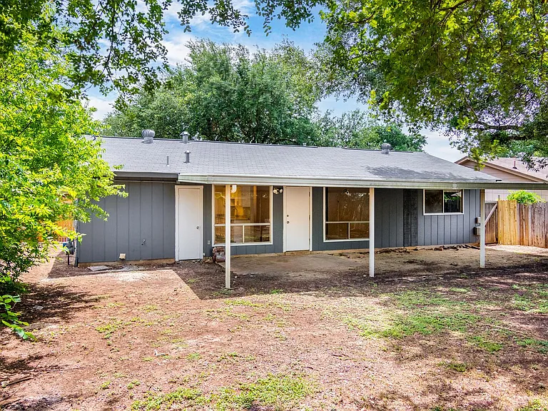 5915 Cliff Trail Dr — Photo 20