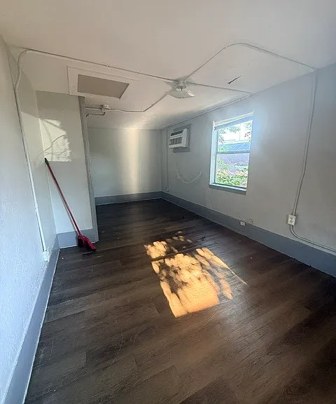 1710 Hardy St — Photo 38