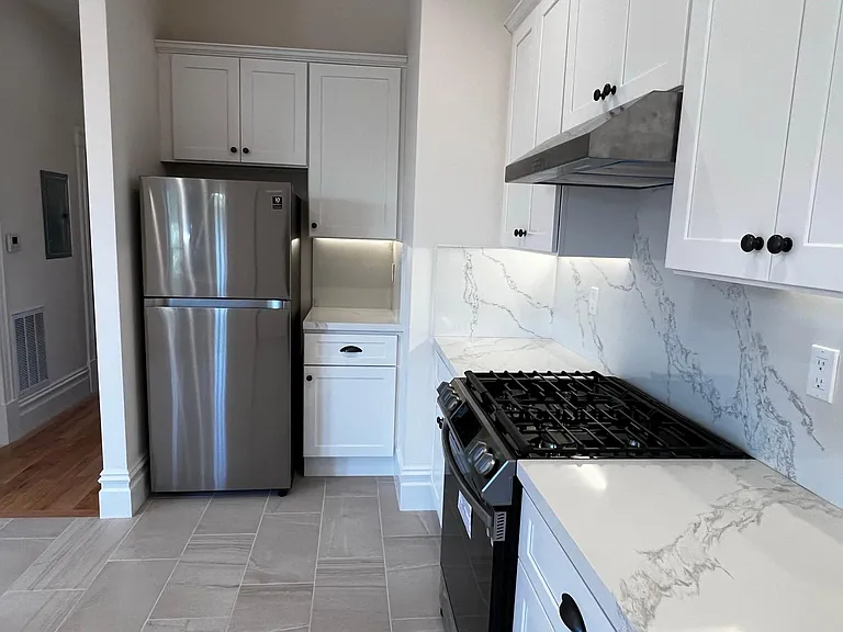 889 Capp St — Photo 3