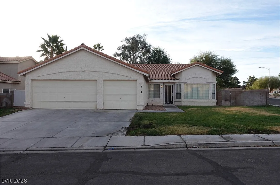 3 bed, 2.0 bath, 1596 sqft, $2,100 — Photo 1