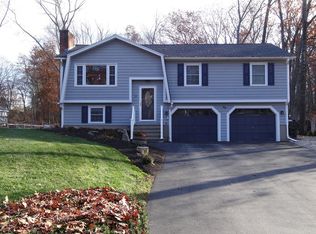 12 Shepherd Ave, Dudley, MA 01571