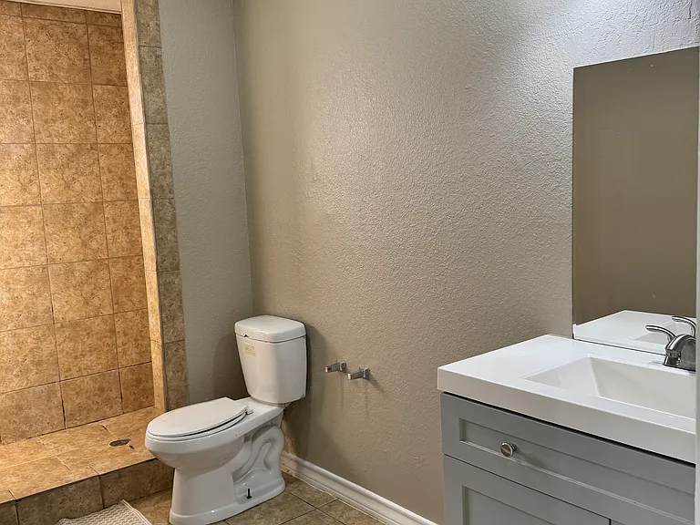3413 Pine St — Photo 7