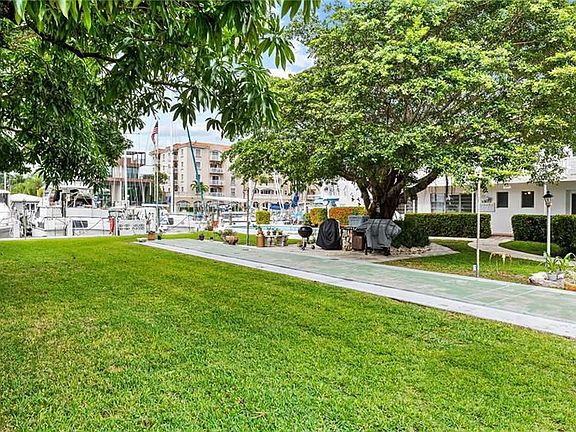 5th image of 87 Isle Of Venice Dr #1A