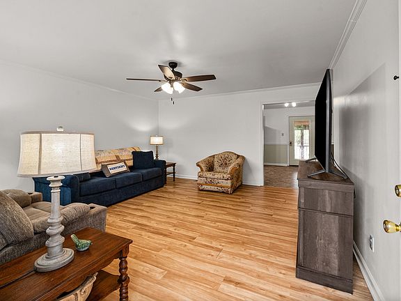 4th image of 709 Pineridge Dr