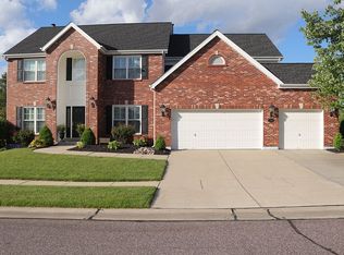 231 Greycliff Bluff Dr, Saint Louis, MO 63129
