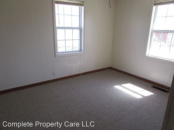 4th image of 921 N Bellaire Ave