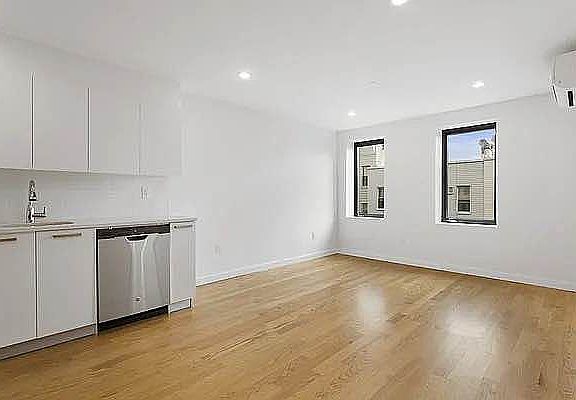 4th image of 386 S 1st St #4C
