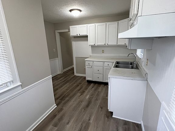 2nd image of 3771 Creston Dr