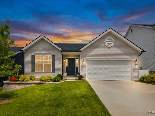 326 Dropseed Dr, Wentzville, MO 63385