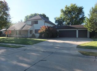 5233 W 11th St, Davenport, IA 52804