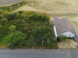 1445 Upper Pacific Dr, Whitethorn, CA 95589