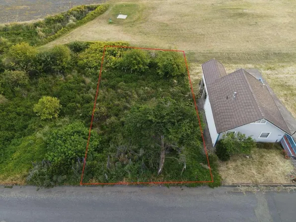 1445 Upper Pacific Dr, Whitethorn, CA 95589