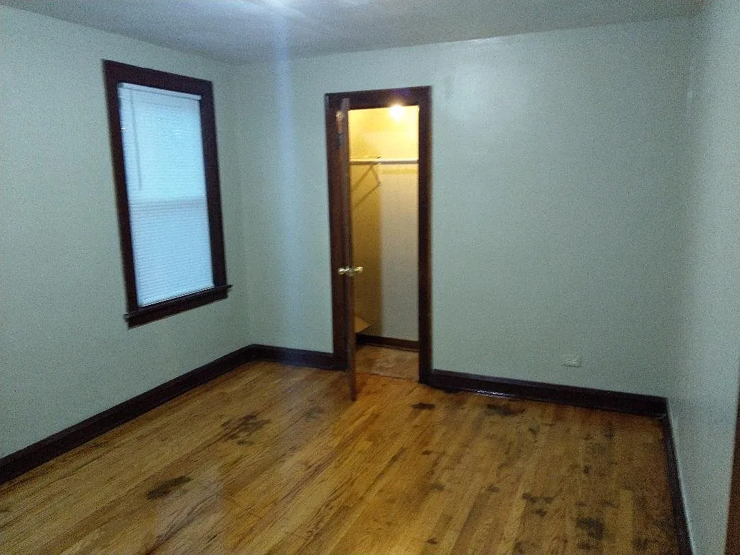 Large 2 bedroom with heated rear Porch — Photo 3