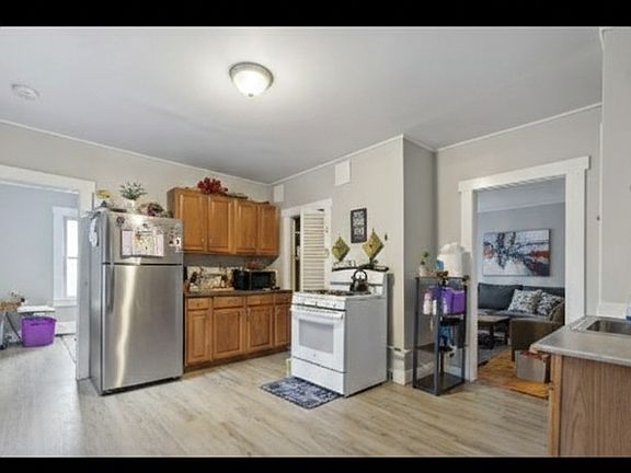 3rd image of 147-153 Westminster St