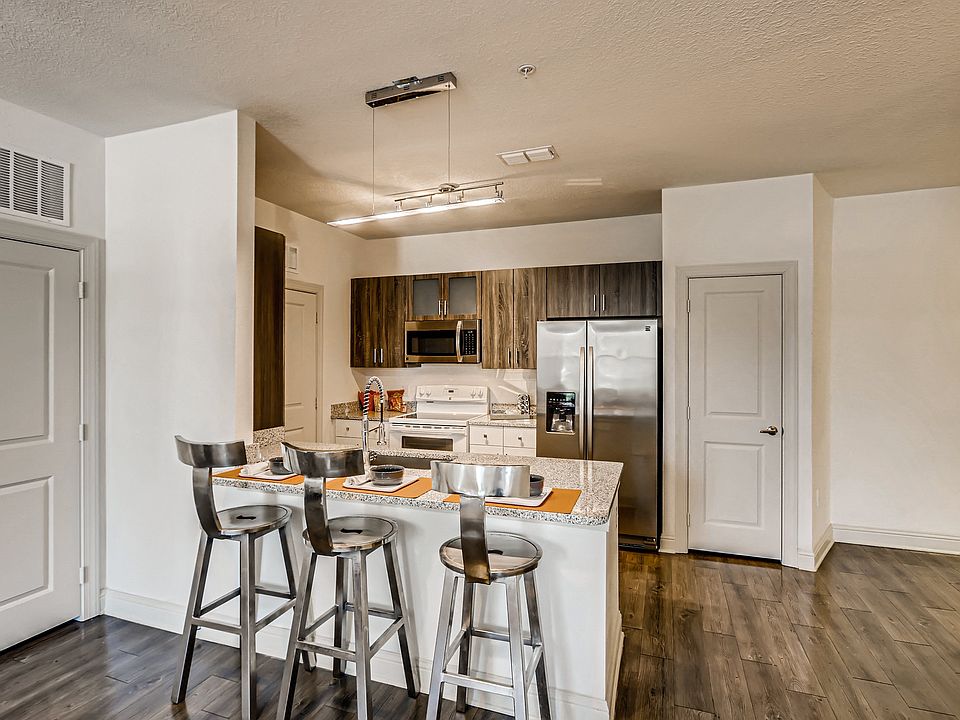 Kitchen with breakfast bar