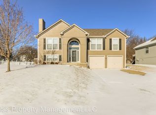 212 N Highland Dr, Raymore, MO 64083
