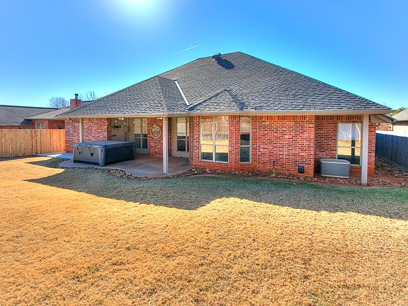 3rd image of 2909 Sterling Dr