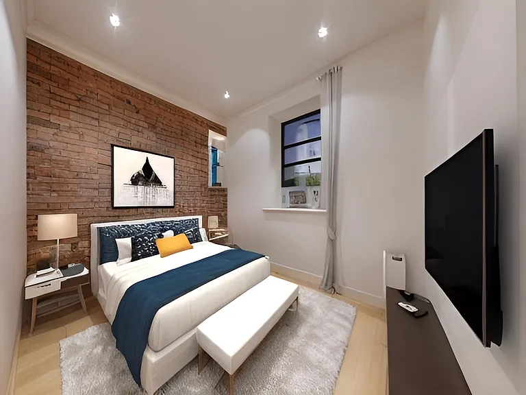 610 E 9th St #1 — Photo 3