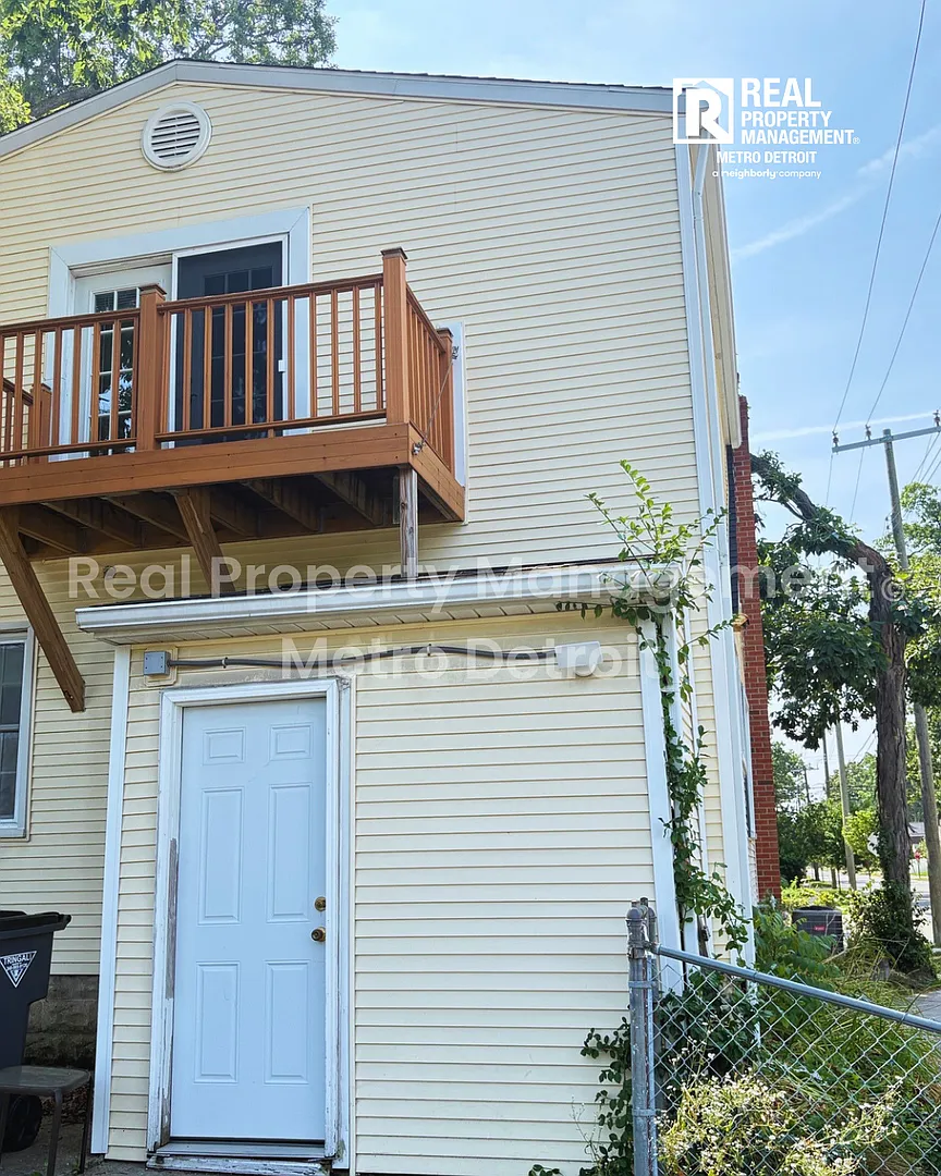 1-Bedroom Basement Apartment in Pleasant Ridge, Michigan — Photo 3