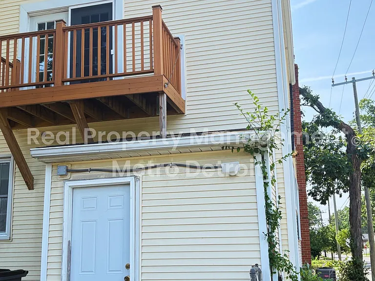 55 1/2 Kensington Blvd — Photo 3