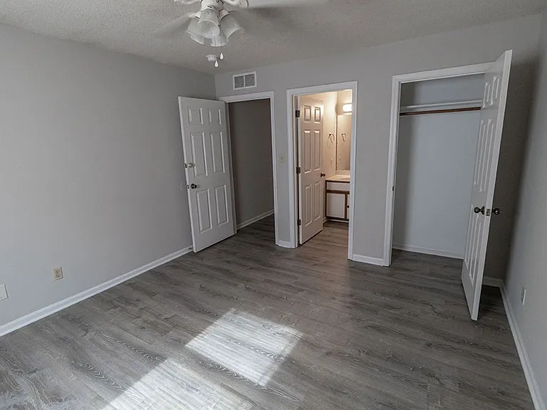 1913-1915 Greenleaves Ct — Photo 14