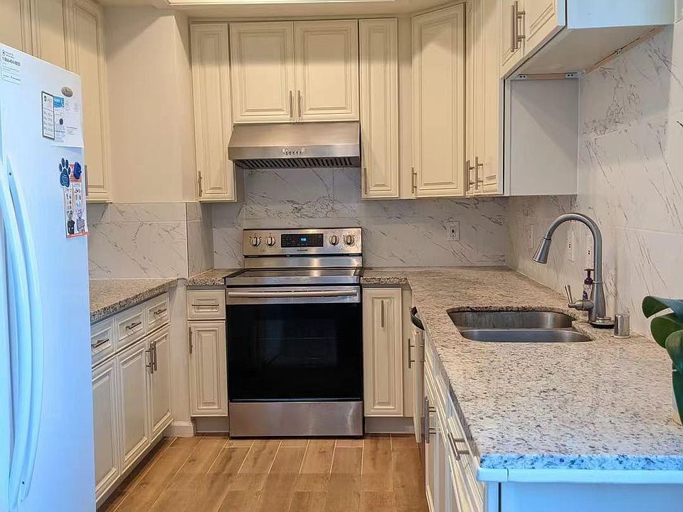 1st image of 1919 Treewood Ln