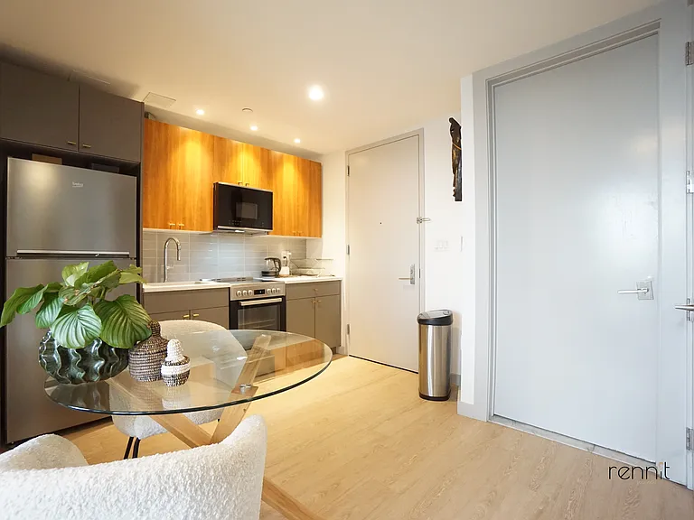 2809 Clarendon Rd #603 — Photo 2