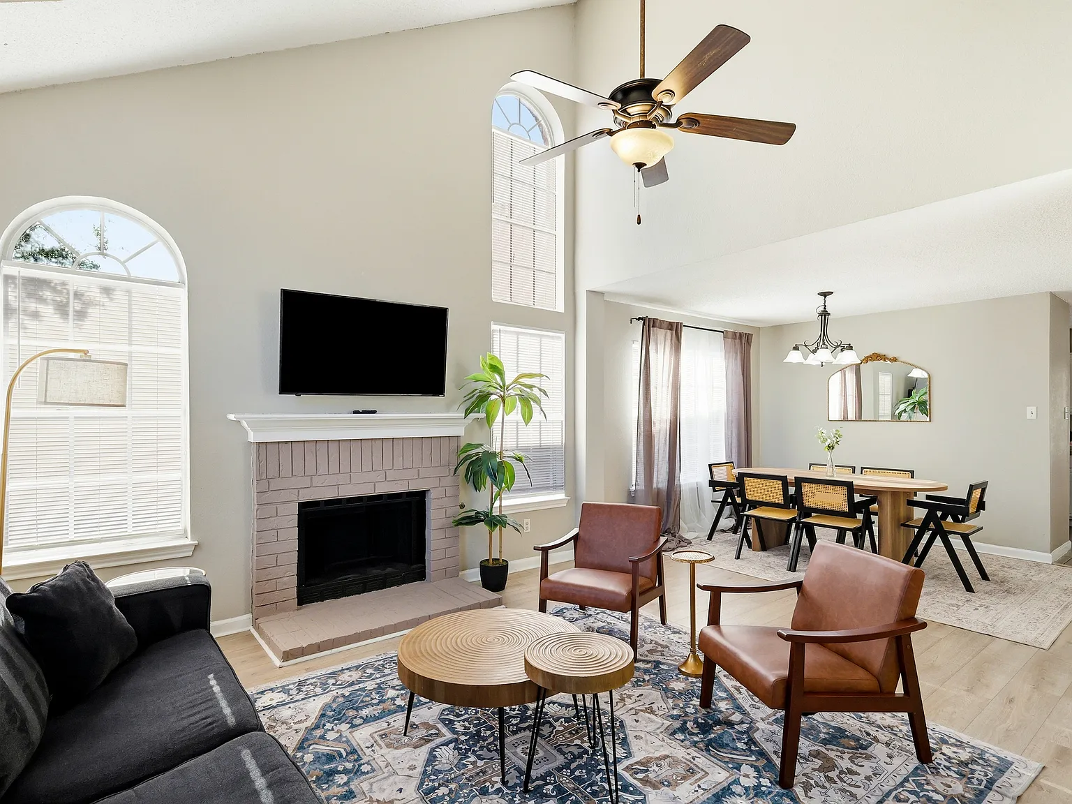 4 bed, 1869 sqft, $5,000 — Photo 1