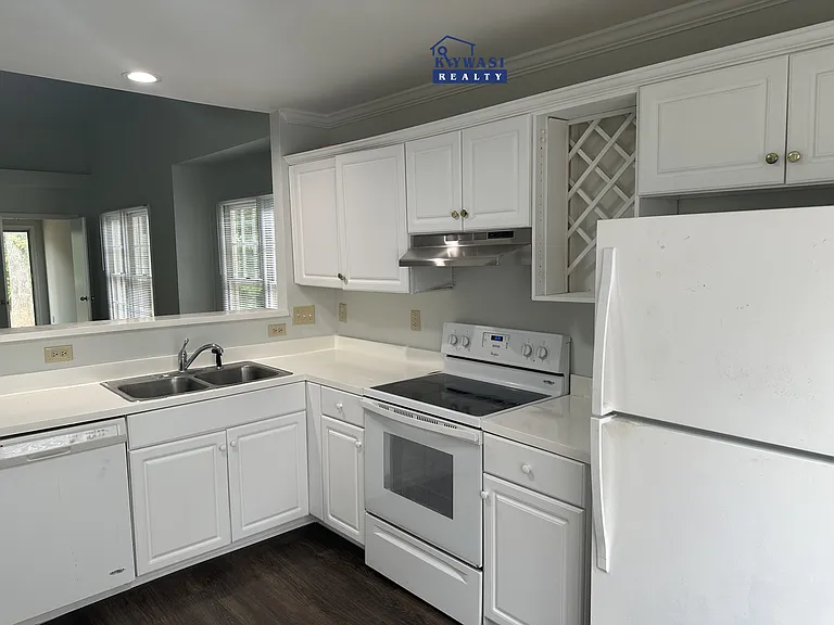 7528 Claymont Dr — Photo 5