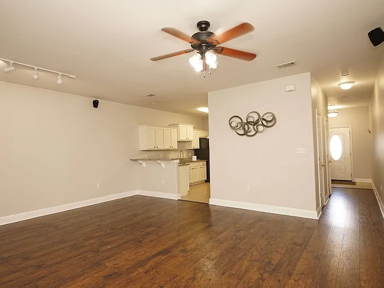 125 Farrah Ave — Photo 8
