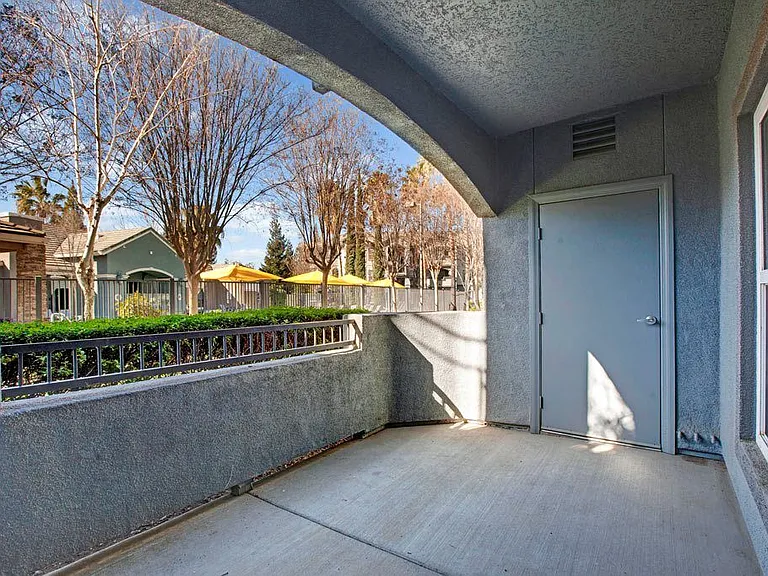Broadleaf Apartments — Photo 100
