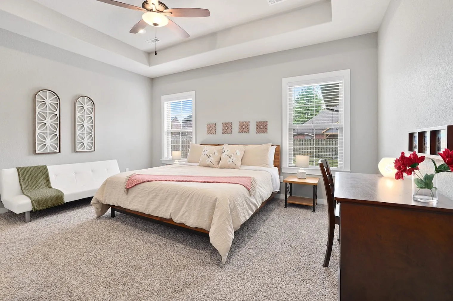 5 bed, 4.0 bath, 2712 sqft, $6,877 — Photo 4