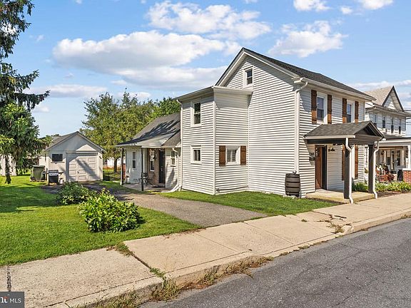 3rd image of 1368 Apple St
