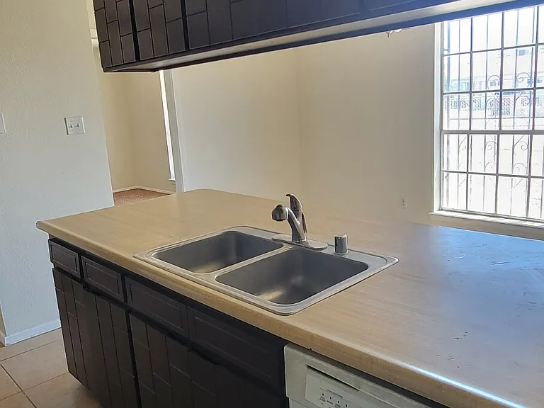 5761 Longview Dr — Photo 10