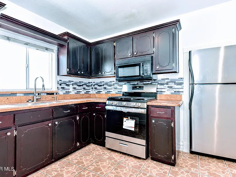 753 N Carolina Dr — Photo 3