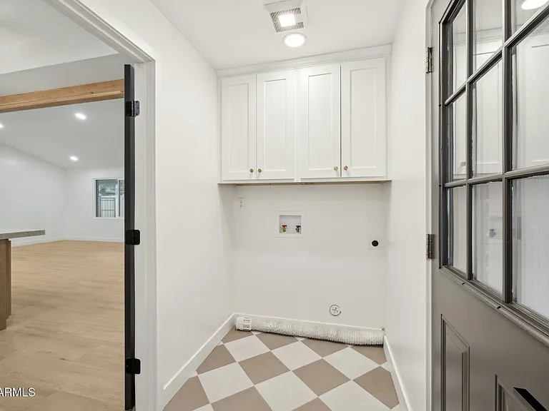 1216 W Rovey Ave — Photo 28