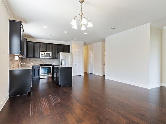 4th image of 21104 Isle Of Glass St