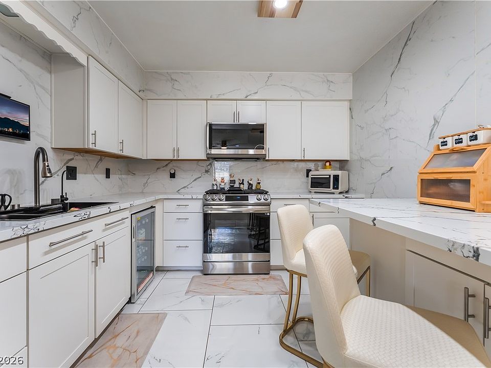 1st image of 2128 Chertsey Dr Unit C